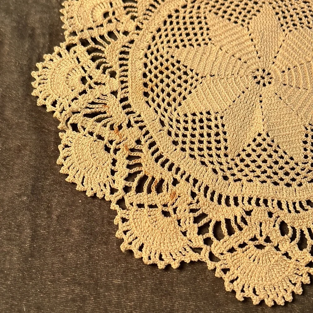 VTG Doily - Picture 2 of 4